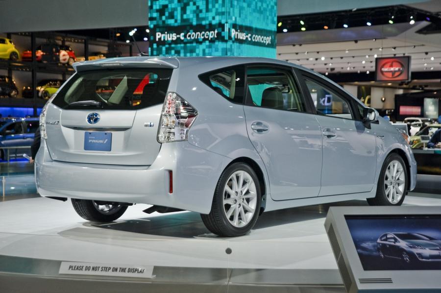  Toyota Prius V 2011 года  (фото 96 из 208)